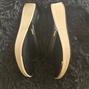 Used black DKNY thong sandals